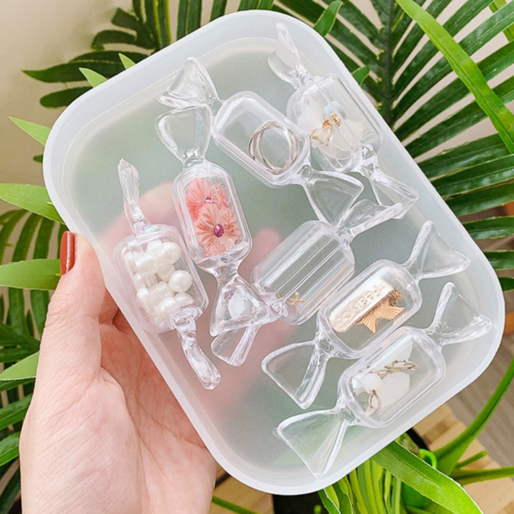 Set organizatoare bijuterii Salestore.ro®, Recipiente pentru obiecte mici precum bomboane, cercei, inele, medicamente, cutiute plastic transparente cu capac, 8 x 2, 5 cm